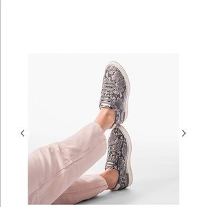 Hush Puppies Sneakers size 71/2 Brand New in box